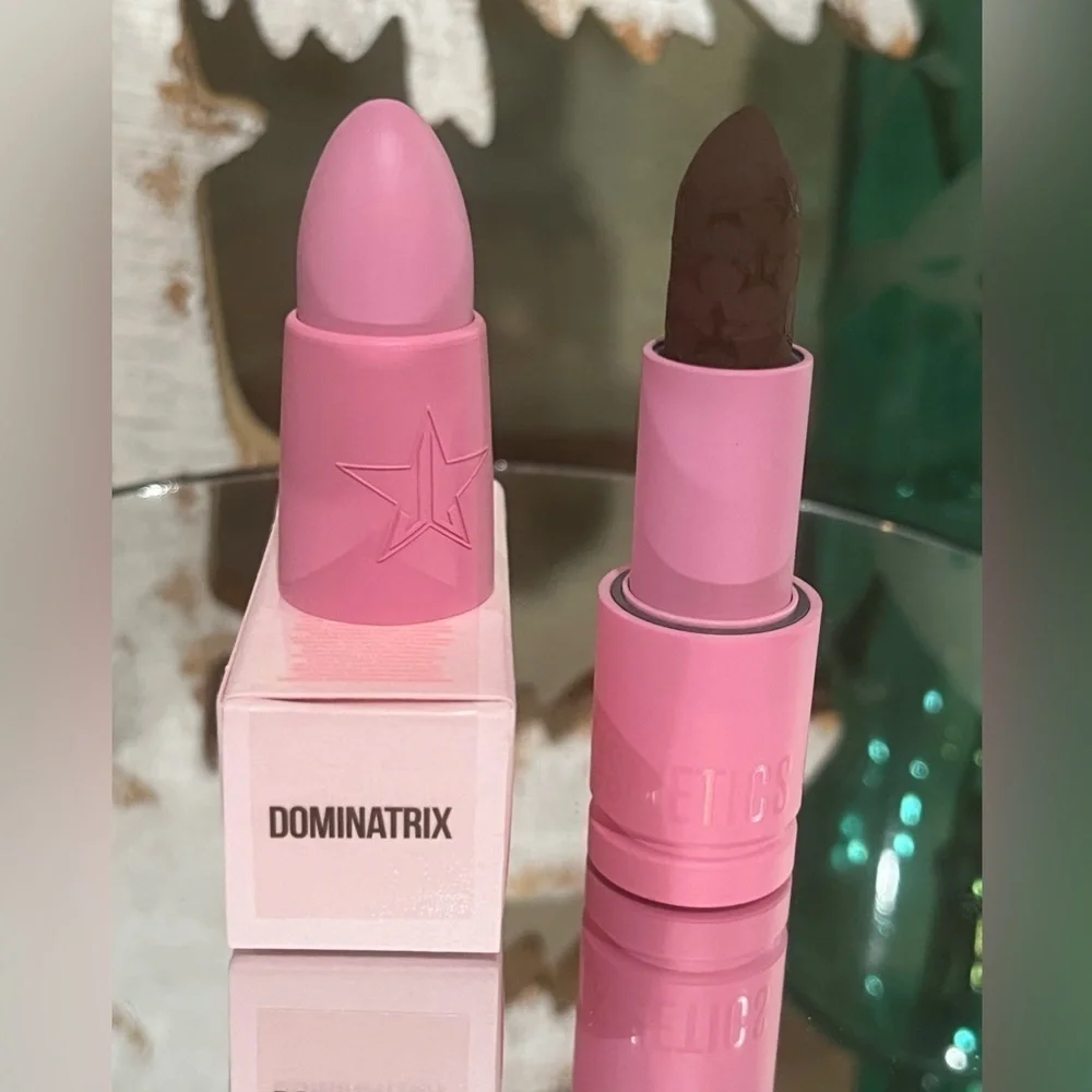 Jeffree Star Velvet Trap Lipstick in color Dominatrix, new!